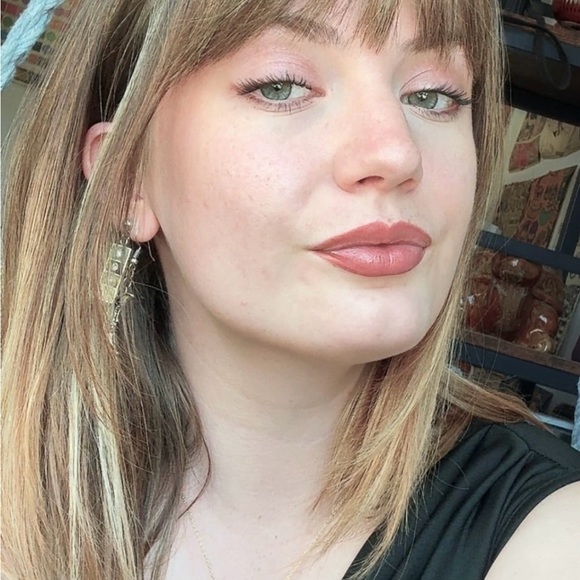 💞✌️Posh is Love & Friendship.✌️💞
&&&&& incredible shopping. 🛍️💋👠🕶️👗 - Picture 1 of 4